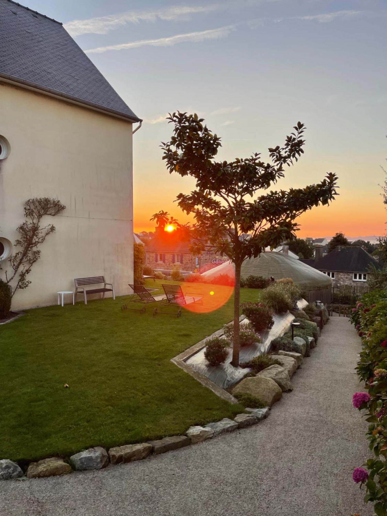 Hotel Les Agapanthes Ploubazlanec Exterior photo